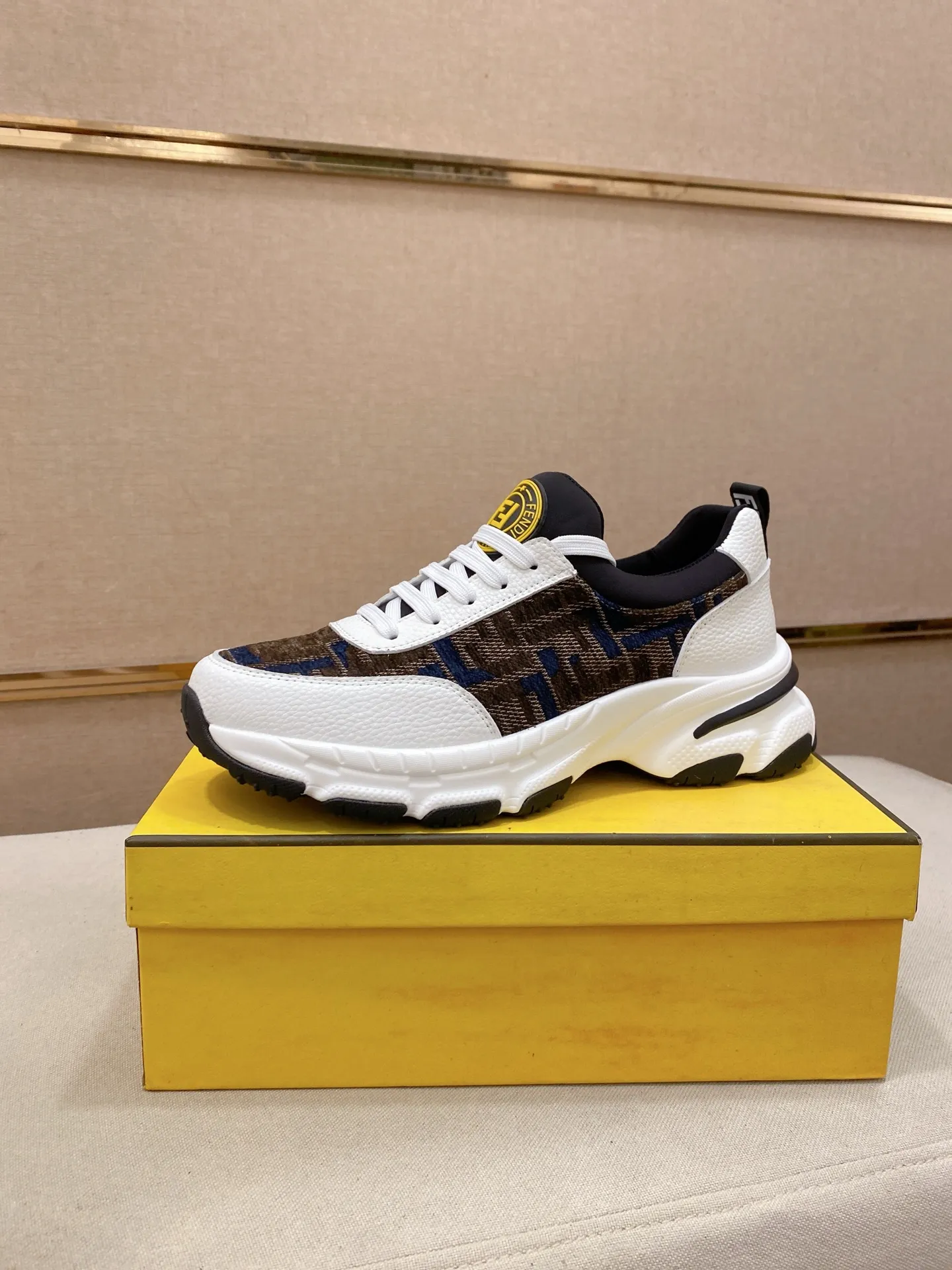 Men's men's shoes 442💰 (fendi) new style 👊🏻 upper 🇮🇹 imported cowhide fabric 🇩🇪 lining imported sheepskin lining. The original outsole is molded to highlight the identity of every man, and the upper foot is elegant and stable🚶🏻🚶🏻The high-end custom counters reproduce the original version📯No matter the wind or rain, the shoe last remains unchanged and can withstand the verification of time🔍️,🔵 Size: 38-44